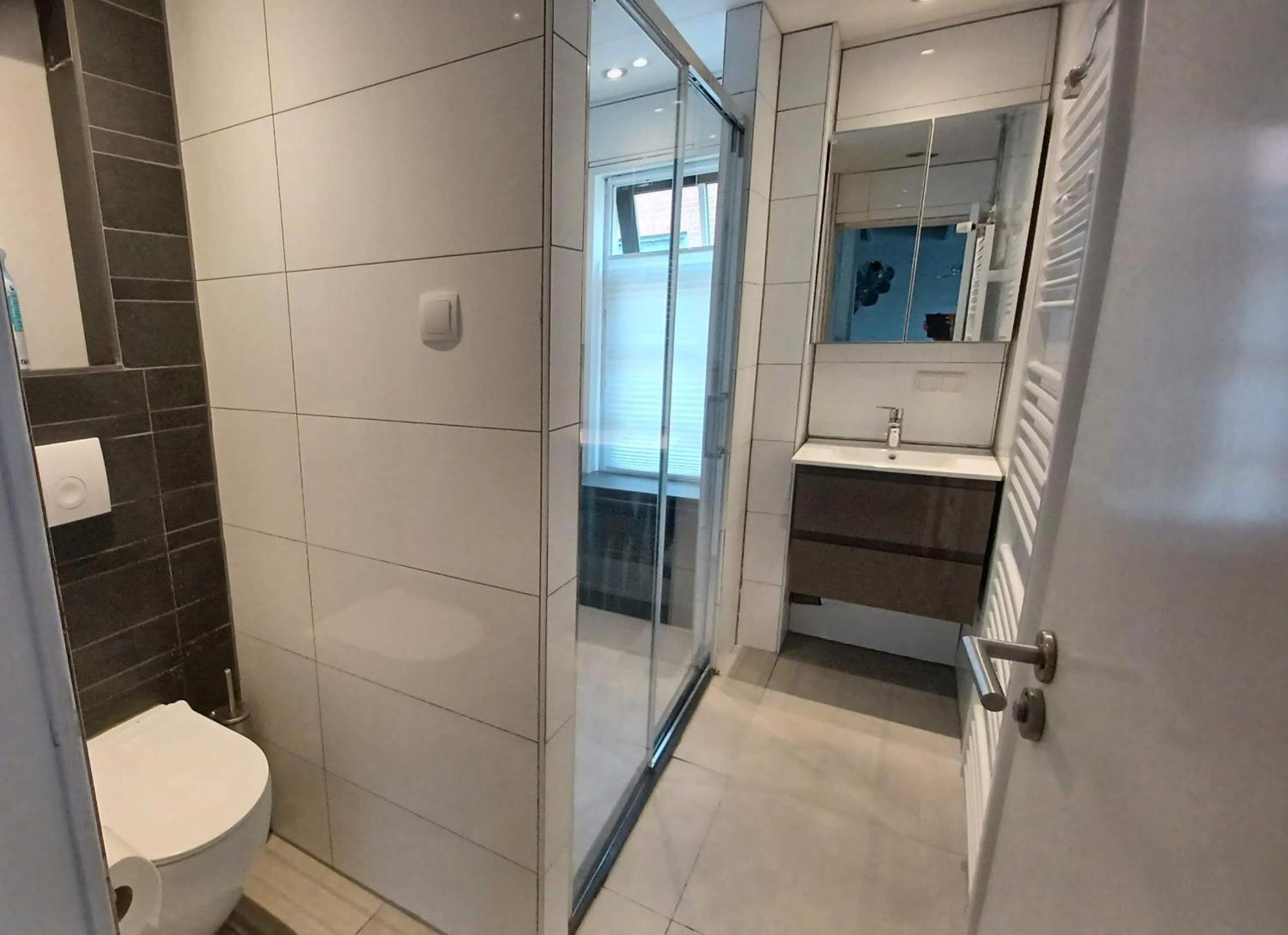 Karakteristiek Huis In Centrum Winsum Met Nieuwe Badkamer Exteriör bild
